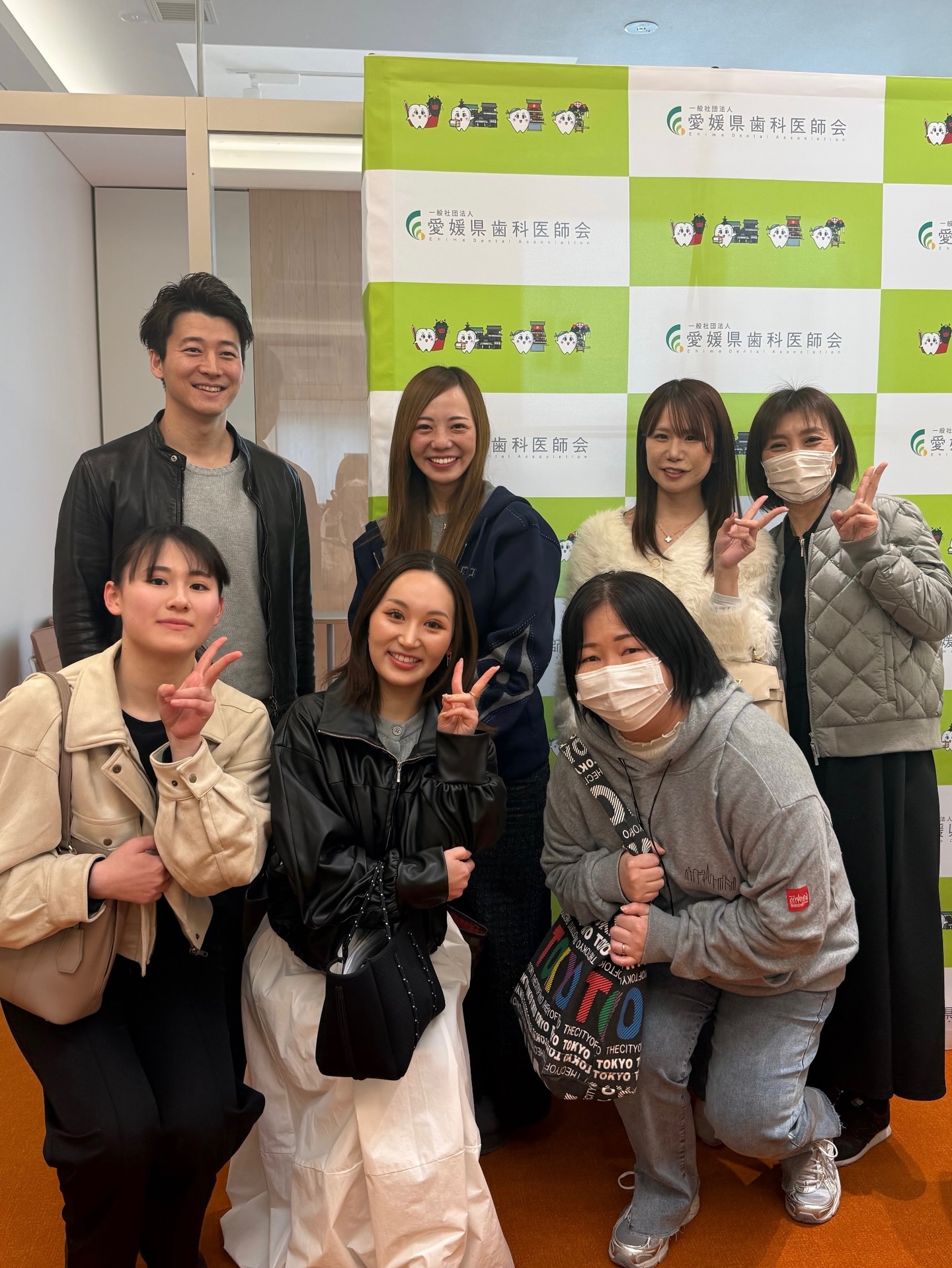 【接遇セミナー】
Dr、DH、DAで歯科医師会主催の接遇セミナーに参加してきました🌈
(写真撮るのが遅くなって数名帰ってしまい全員の集合写真撮れなかった🤦🏽‍♀️)

今回のセミナーで学んだ事を踏まえ、受付対応や電話応対など、院内の細かい所を改善し、患者様が気持ちよく通院できるようスタッフ一同頑張っていきます💪🏻

通院中の患者様も何かお気づきの点がございましたら、お気軽にお声掛けください🙇🏻‍♀️

#接遇セミナー #歯科医師会 #宮崎デンタルオフィス #松山歯医者 #愛媛歯医者