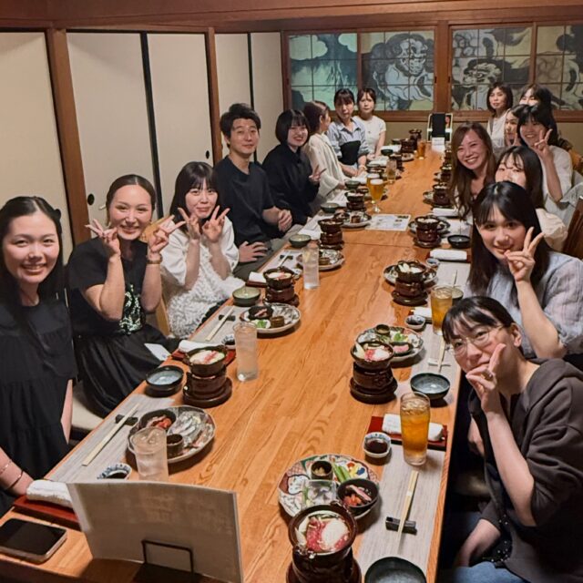 【歓送迎会】
遅くなりましたが、6月13日に4月から入社した衛生士さんと5月末で退職された受付さんの歓送迎会を行いました💐

受付さんは2年ちょっと一緒に頑張っていただき、毎朝とても気持ちの良い挨拶をしてくれていました🥹
子育ての忙しい中、ありがとうございました💘

他院から来てくれた衛生士さんも馴染んでて🥰
新人歯科衛生士さんは、入社4ヶ月が経ちましたが、この2ヶ月、新人とは思えないような動きをしてくれて急成長中❤️‍🔥

スタッフ一同、邁進致しますので、今後とも宮崎デンタルオフィスを宜しくお願い致します💜💙

#歓迎会 #送迎会 #宮崎デンタルオフィス