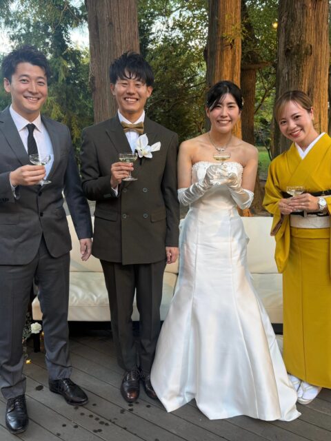 【💐 Happy Wedding 💍】

スタッフの結婚式に、院長・副院長・学生時代からの同期の衛生士が出席させていただきました💒✨
院長は乾杯のご挨拶も務めさせていただきました🥂

入社当初からしっかりと目標を持ち、日々努力を重ねている頼もしい歯科衛生士さん🦷🪥
いつも頑張っている姿を見ているからこそ、幸せいっぱいの笑顔を見ることができて、私たちもとても嬉しい一日でした🤍

お天気にも恵まれ、心地よいガーデンウェディング🌿👰🏻‍♀️🤵🏻‍♂️

これからも一緒に頑張っていきましょう👨🏻‍⚕️👩🏻‍⚕️

末永くお幸せに…💐✨

#結婚式 #ガーデンウェディング #歯科衛生士 #歯科医院 #松山市
